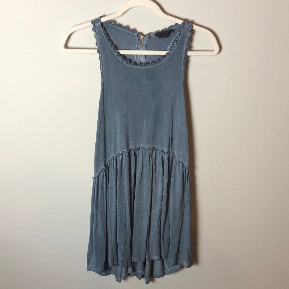 Francesca's navy blue flowy tank top (M)